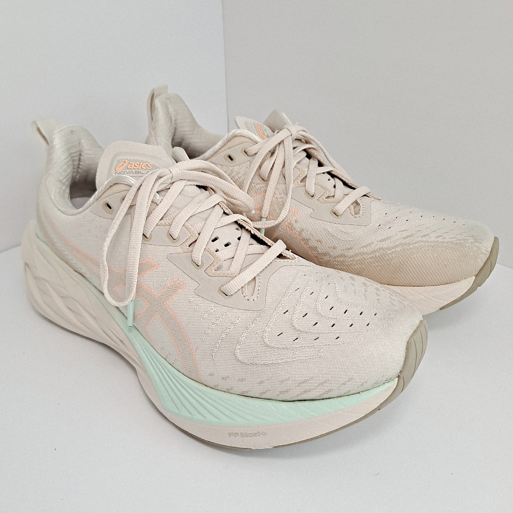 Asics Novablast 4 Shoes Womens Size 10 Beige Sneakers Running Athletic Gym Walk